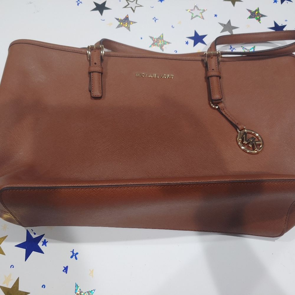 Medium tan saffiano leather tote